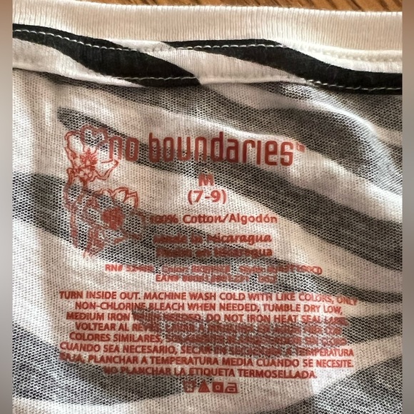 Ladies Zebra Fashion Set (4) Piece: Top, Skirt, Pocketbook & Lanyard 🦓 - Picture 13 of 16